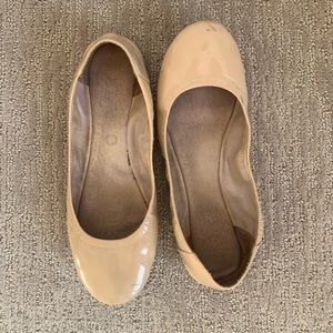 Vince Camuto flats